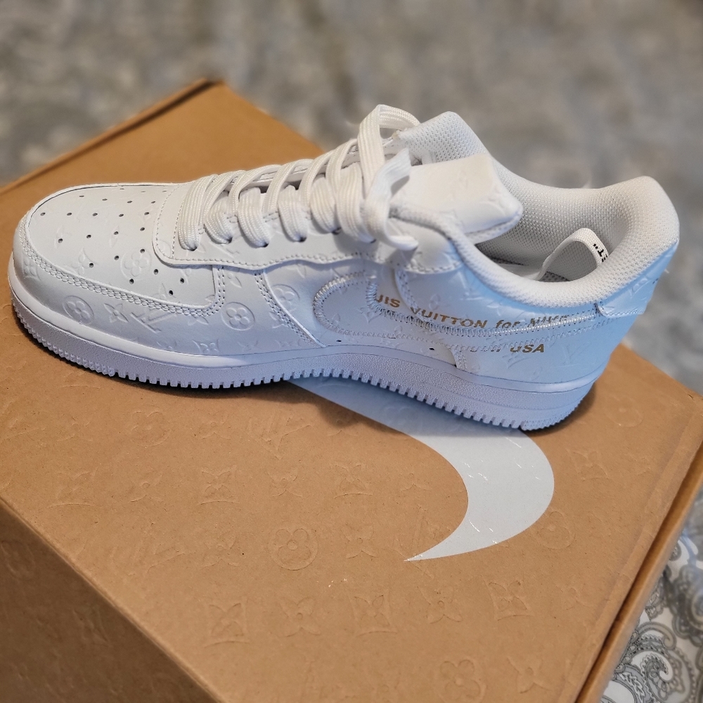 Sneakers - Picture 7 of 14